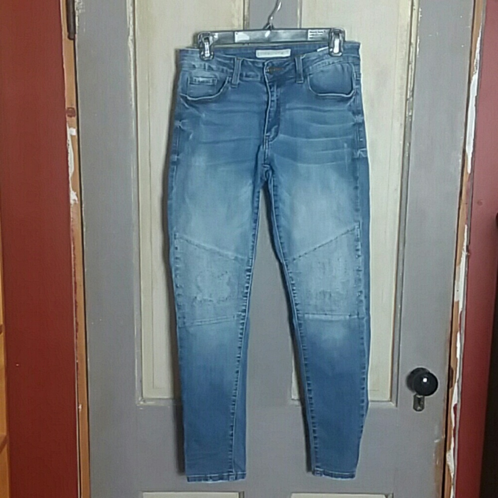 Nature Skinny Jeans Distressed Faded Knee Texture